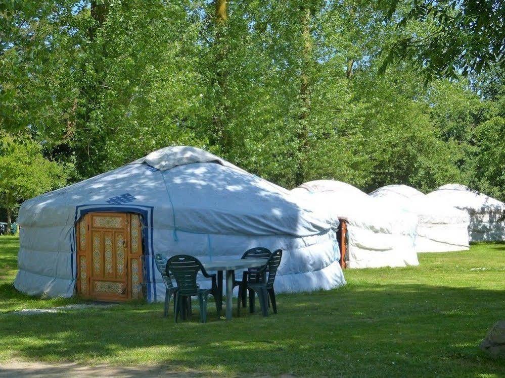 Отель Mer Et Yourtes Henvic Экстерьер фото